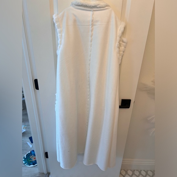 Super soft reversible vest - Picture 2 of 5